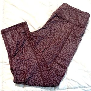 CVG Constantly Varied Gear Leopard Burgundy Capri Leggings size Medium